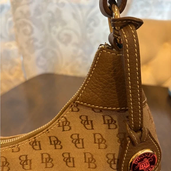 ❌SOLD❌ Dooney & Bourke Shoulder Bag with Monogram - Picture 2 of 5